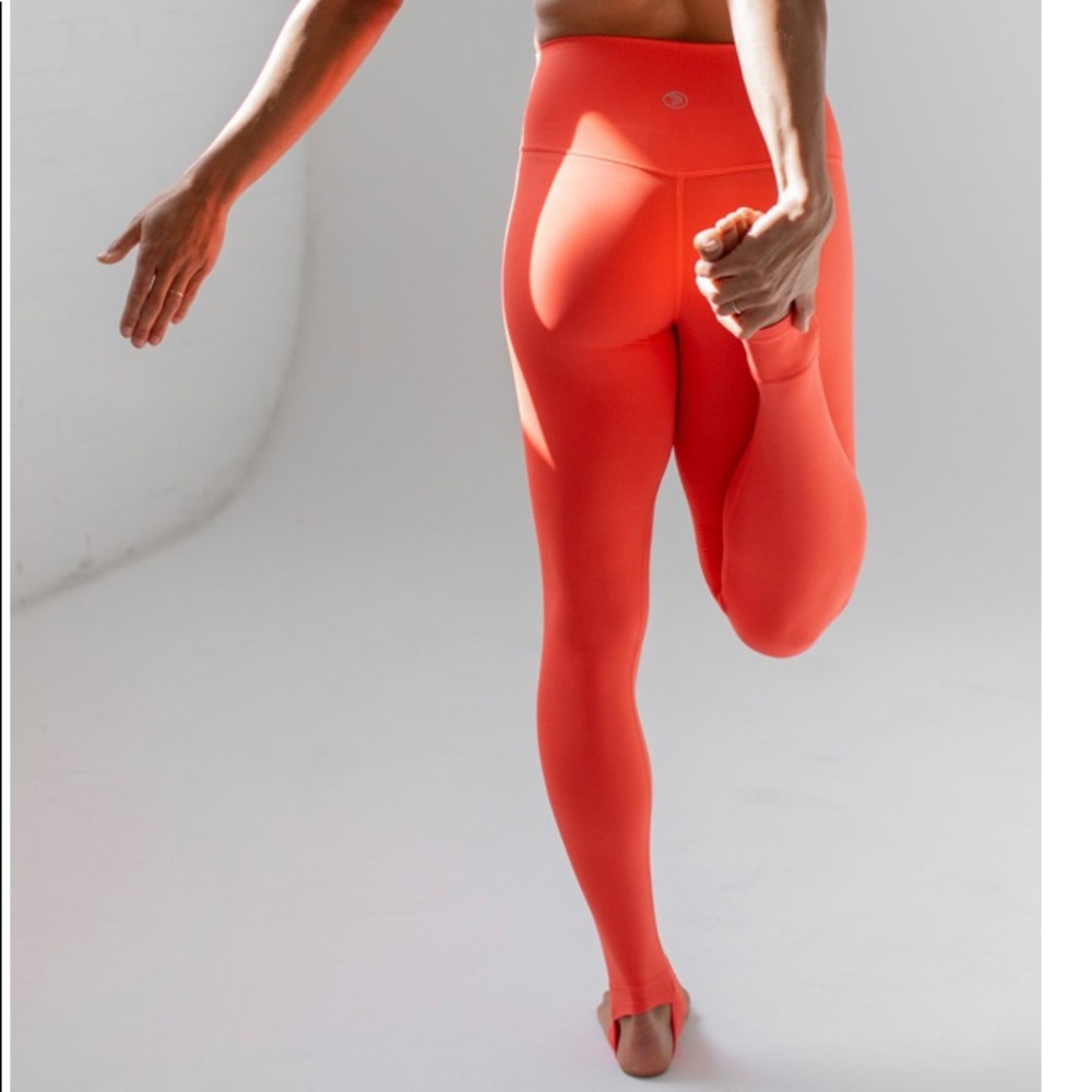 Savvi crane leggings size small